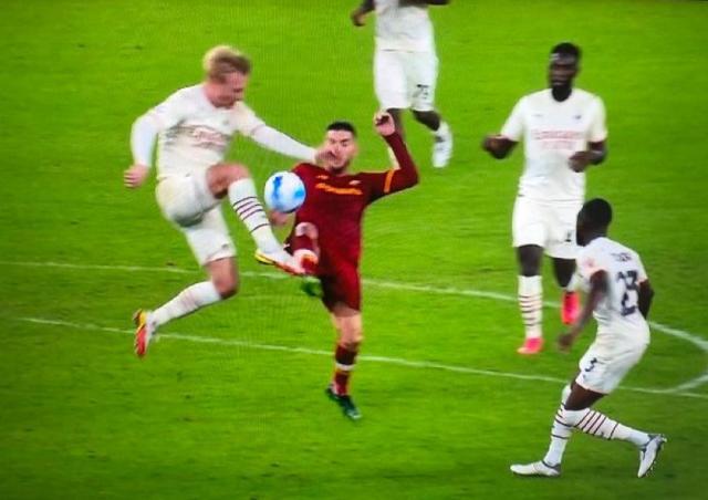 世界杯直播下载-穆里尼奥：评裁判就会停赛 中卫：房子大点球遭漏判