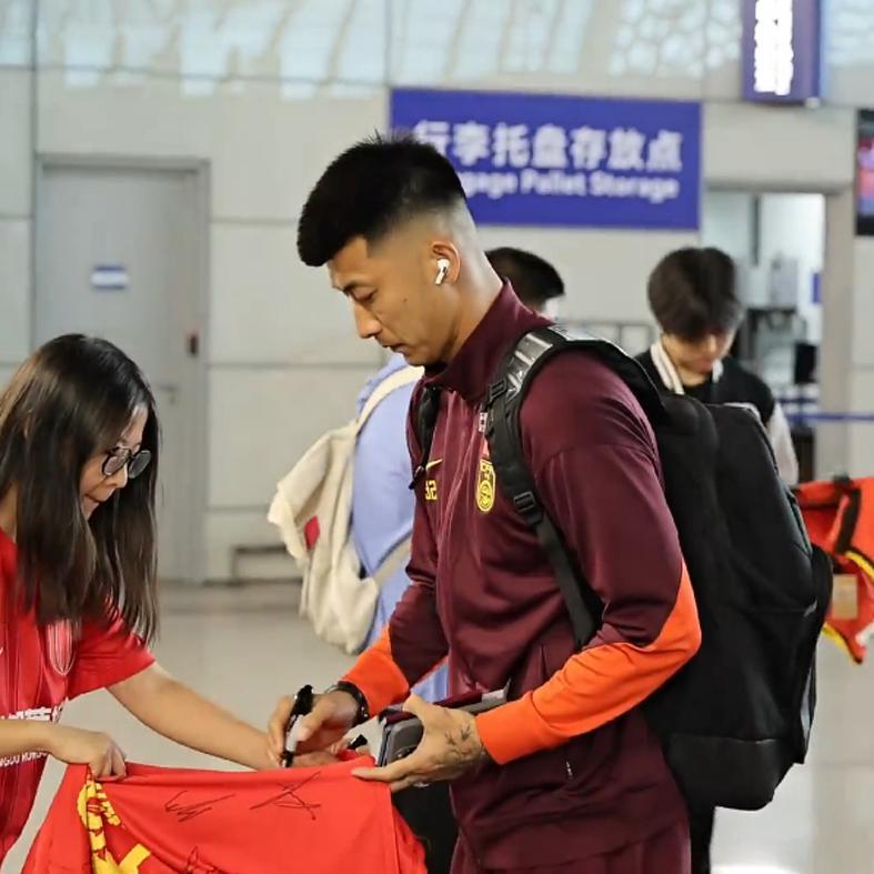 世界杯直播下载-邵佳一挺固执！王上源腰部不适 球迷力推荐7大悍腰 依木兰不补招