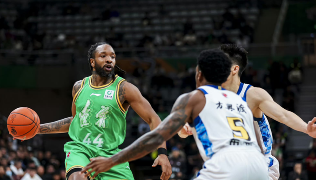 世界杯手机观看-辽宁男篮VS新疆！杨鸣输球或下课，威尔斯爆发，央视直播