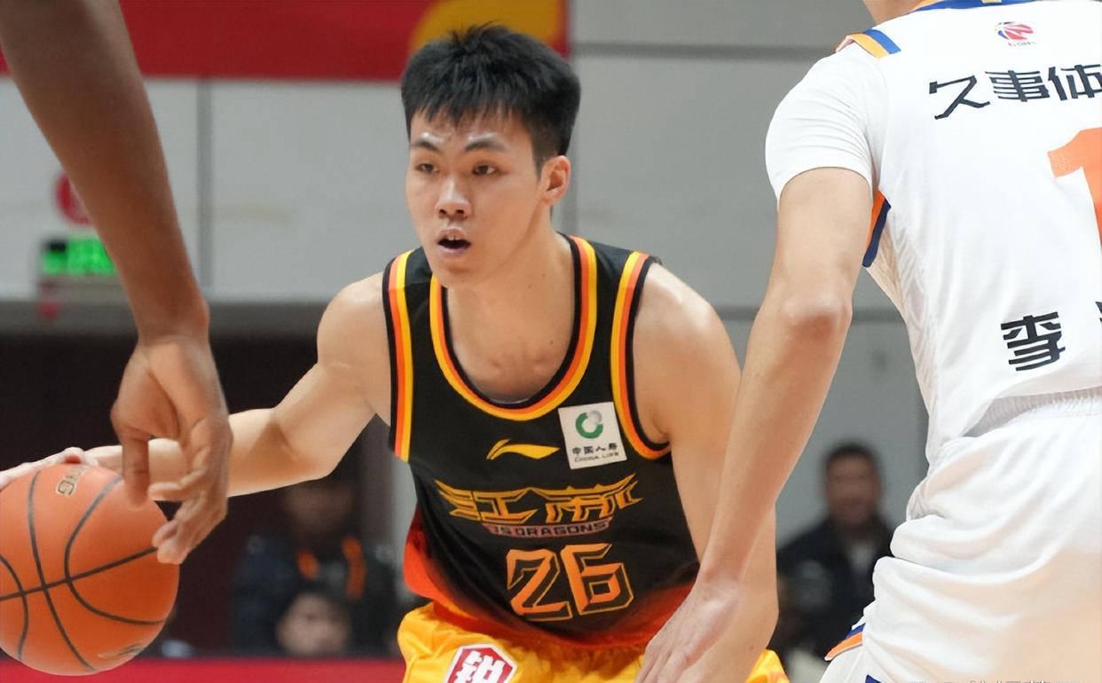 世界杯直播下载-盘点CBA新秀第一年就成球队老大的3位现役球员（第二期）