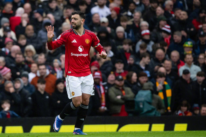 世界杯官方平台入口-热闻|谢什科5战4球，B费破27年神迹！曼联复仇维拉，稳守积分榜前三|卡塞米罗|库尼亚|英超联赛|萨迪奥-迪亚洛|阿斯顿维拉_新浪新闻