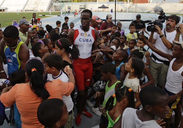 世界杯数据分析-刘翔劲敌罗伯斯近况！标准爱国青年 定居哈瓦那当主播经营农场酒吧|古巴|伊朗女足|移民|收入|体坛_新浪体育_新浪新闻